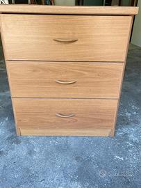 2 comodini in legno massello