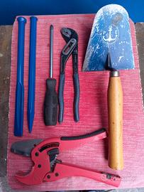 Piccolo lotto attrezzi come in foto 