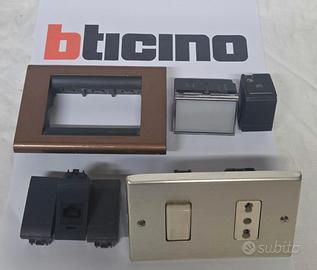 Lotto Materiale Elettrico - BTICINO Living/Magic