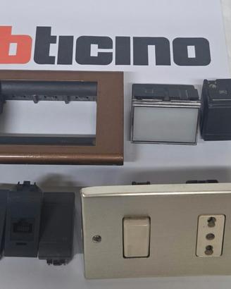 Lotto Materiale Elettrico - BTICINO Living/Magic