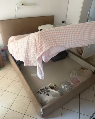 Letto matrimoniale (struttura base + materasso)