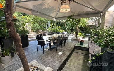 Elegante Residenza con Giardino Privato