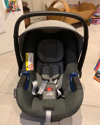 Ovetto auto Bitrax Romer Baby Safe I-Size con base