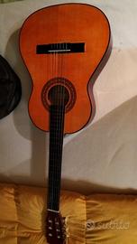 chitarra classica.. praticamente nuova! 