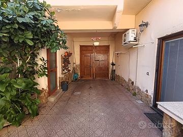 Appartamento semindipendente con spazioso cortile