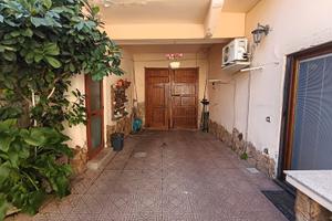 Appartamento semindipendente con spazioso cortile