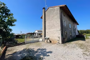 SPAZIOSA CASA DI TESTA: ambiente riservato e fa...