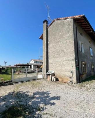 SPAZIOSA CASA DI TESTA: ambiente riservato e fa...