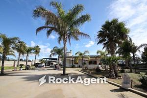 Villa di 356 m² con 5 locali a San Donaci