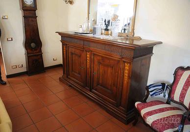 Credenza in stile settecentesco