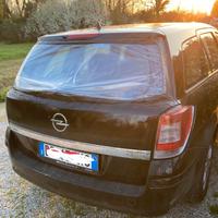 portellone Opel Astra station wagon 2008