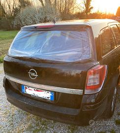 portellone Opel Astra station wagon 2008
