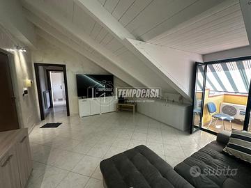 MANSARDA CON BOX AUTO