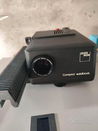 Proiettore Zeisd Ikon con carrelli