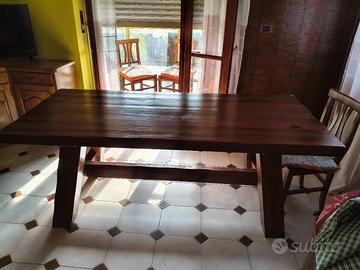 Tavolo in  legno massello 