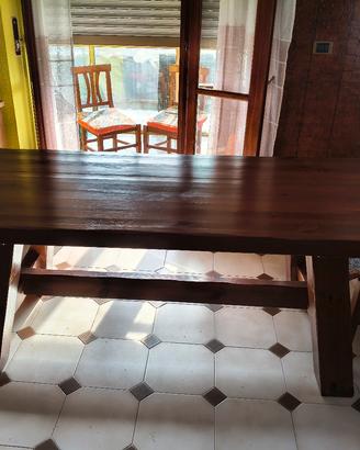 Tavolo in  legno massello 