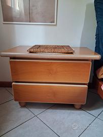 comodino in legno
