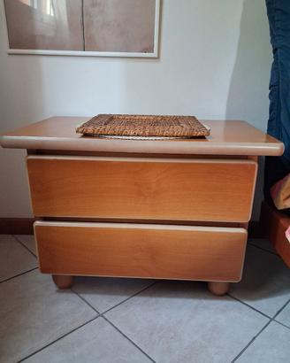 comodino in legno