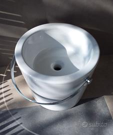 LAVABO A FORMA DI SECCHIO/SECCHIELLO