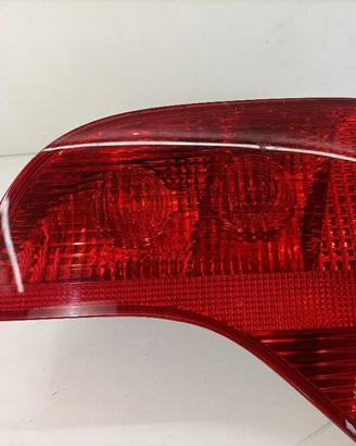 STOP POSTERIORE DESTRO INTEGRATO NEL PORTELLO AUDI