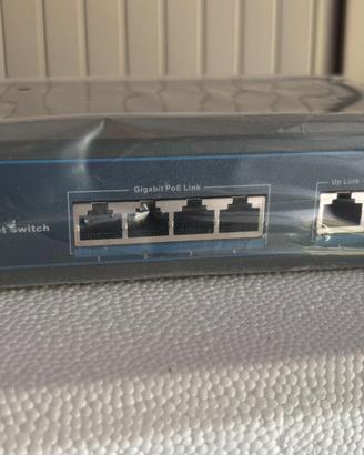 Switch Gigabit PoE 5 porte YuanLey NUOVO