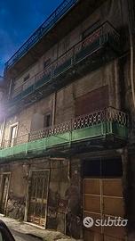 Intero Stabile Con Due Appartamenti E Garage