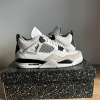 Air Jordan 4 Retro Military Black  EU 39