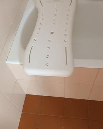 Tavola da vasca con maniglia per persone disabili