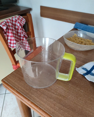 Caraffa graduata / Misurino da cucina con manico v