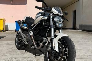 Ducati Monster 696 Plus