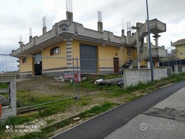 Fabbricato in zona artigianale a Melfi PZ