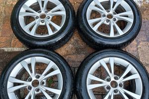 Cerchi Alfa Romeo da 16 gomme Bridgestone invernal