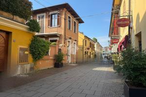 NEGOZIO A GRUGLIASCO