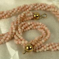 Bracciale in corallo rosa.