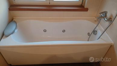 Vasca da bagno idromassaggio