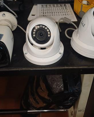 3  videocamere 
