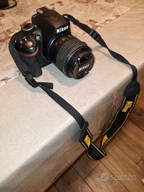 NIKON D3200 + OBIETTIVO NIKKOR 18-55