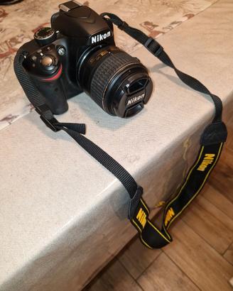 NIKON D3200 + OBIETTIVO NIKKOR 18-55