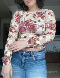 Maglia di pizzo con rose