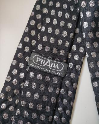 Cravatta Prada a pois d'argento in pura seta
