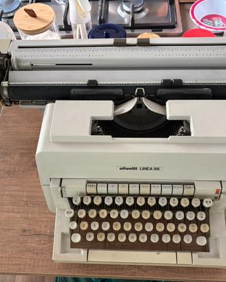 Macchina da scrivere Olivetti Lettera 98 vintage