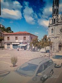 Locale commerciale in Piazza