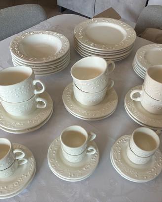 Servizio piatti e tazze ceramica bianca shabby