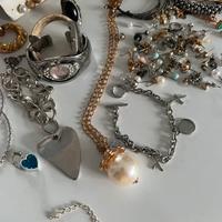 Lotto bijoux misti: orecchini, bracciali, collane