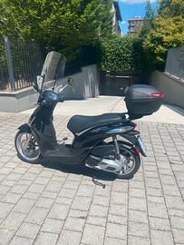 Piaggio Liberty 150 ABS con bauletto e parabrezza