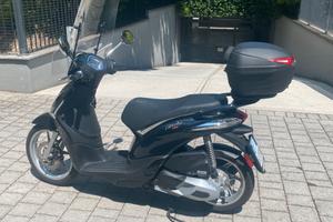 Piaggio Liberty 150 ABS con bauletto e parabrezza