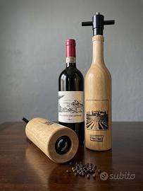 Macinapepe in legno a forma di bottiglia di vino