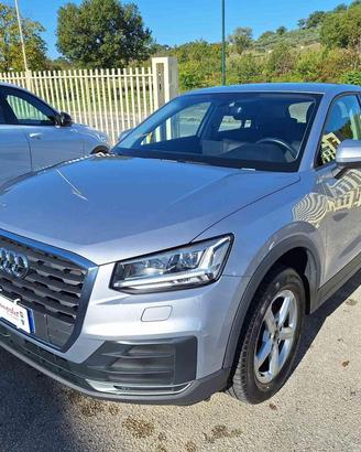 AUDI Q2 35 TDI quattro S tronic Business