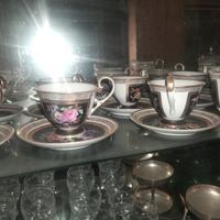 Tazze decorate antiche in ceramica finemente lavor