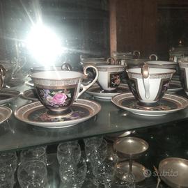 Tazze decorate antiche in ceramica finemente lavor